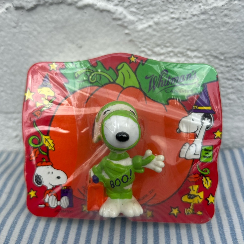Vintage Whitman’s Peanuts “BOO!” Snoopy PVC Figurine – Mummy Costume